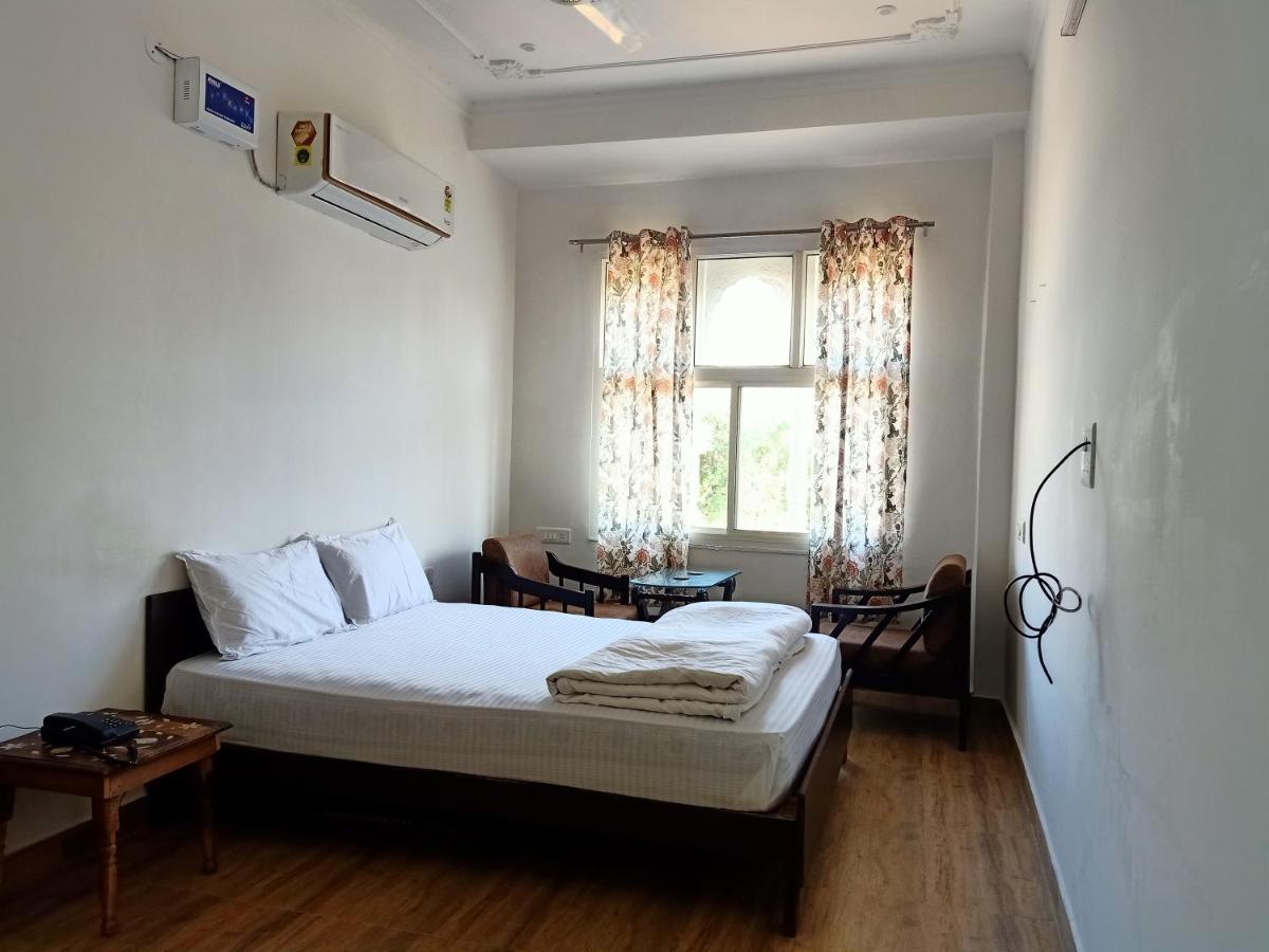 Hindupura Residency 호텔 사와이 마도푸르 외부 사진